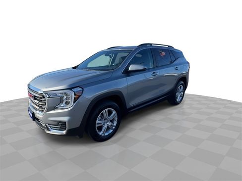 Used 2024 GMC Terrain SLE w/ Driver Convenience Package image 4