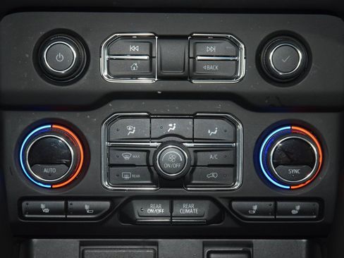 Used 2023 Chevrolet Tahoe LT w/ LT Signature Plus Package image 32