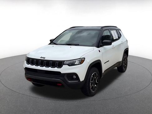 Used 2025 Jeep Compass Trailhawk image 7