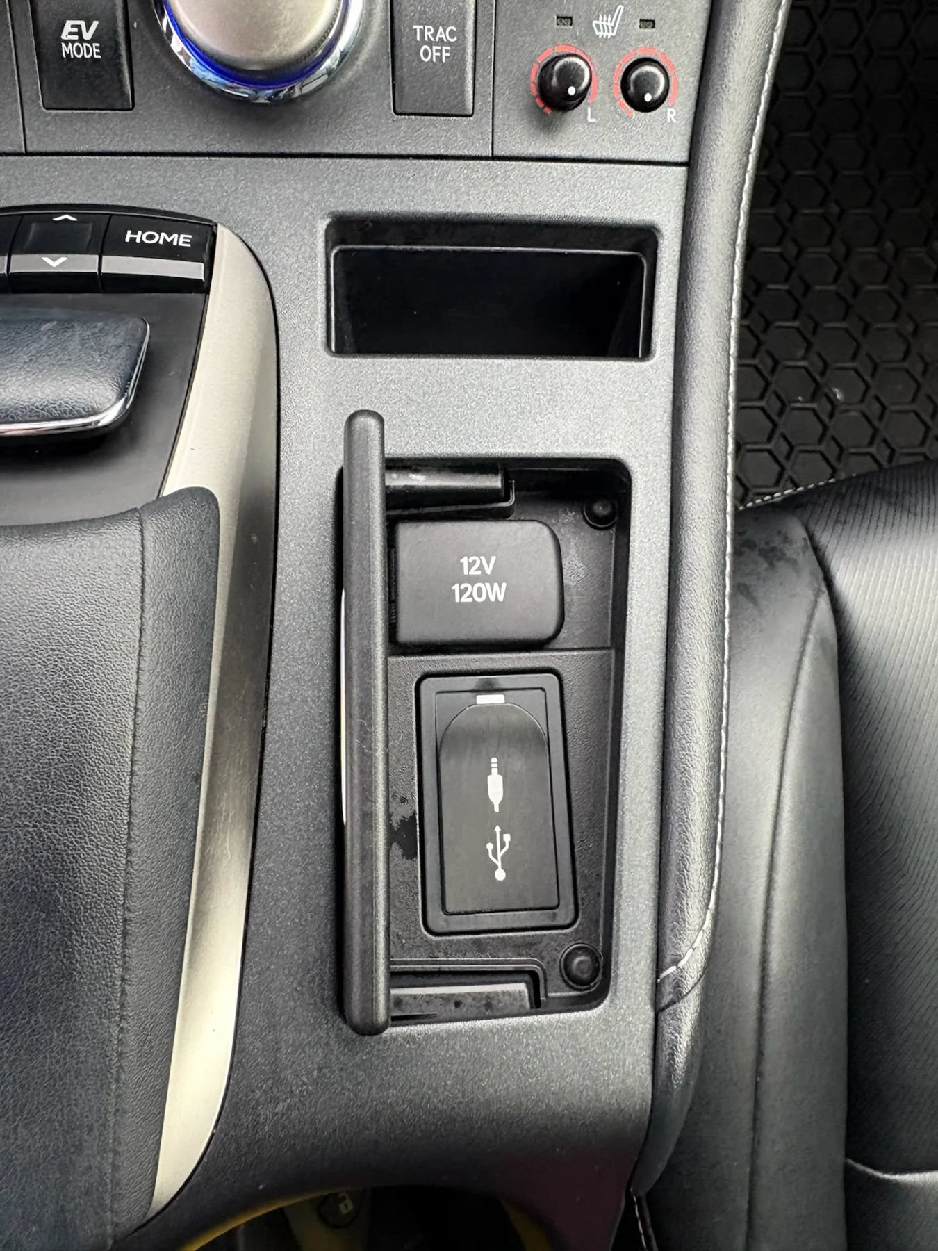 Used 2014 Lexus CT 200h w/ F Sport w/Nuluxe Interior FWD image 19