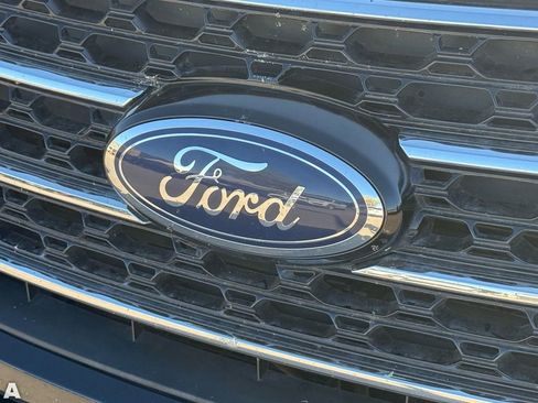 Used 2021 Ford Explorer XLT w/ Equipment Group 202A image 7