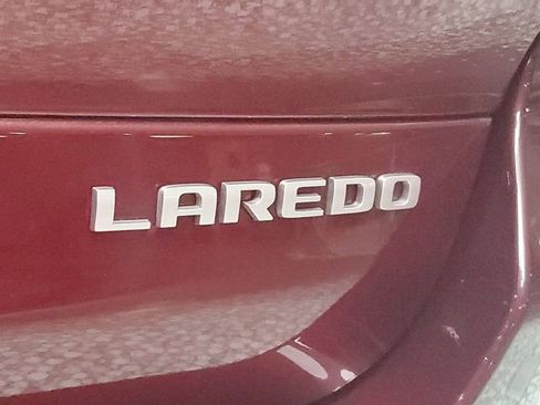 Used 2025 Jeep Grand Cherokee L Laredo RWD image 9