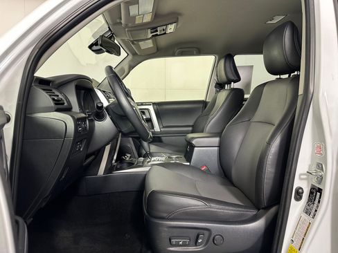 Used 2024 Toyota 4Runner SR5 Premium image 4