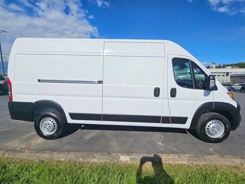 Used 2026 RAM ProMaster 2500 w/ Convenience Group FWD image 2