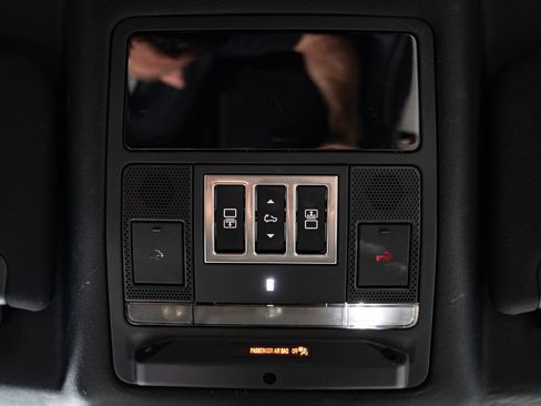 Used 2024 Land Rover Discovery Dynamic SE AWD/4WD image 40