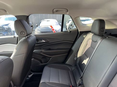 Used 2025 Chevrolet Trax LT image 70