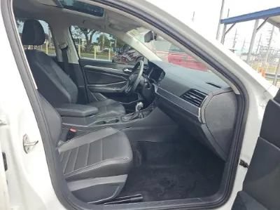 Used 2024 Volkswagen Jetta SE w/ Panoramic Sunroof Package FWD image 16