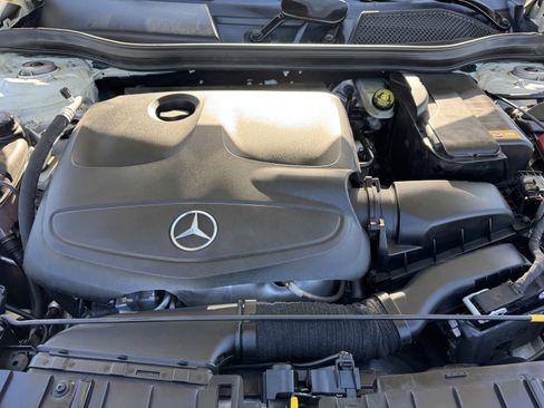 Used 2016 Mercedes-Benz GLA 250 image 32