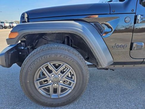 Used 2025 Jeep Gladiator Sport image 27