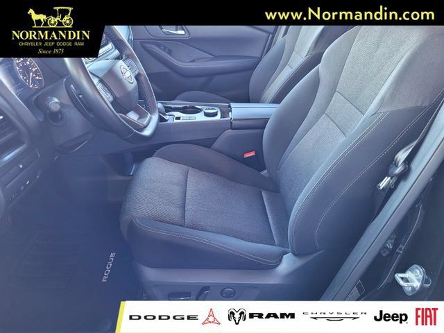 Used 2025 Nissan Rogue SV AWD/4WD image 16
