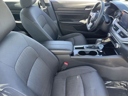 Used 2024 Nissan Altima 2.5 SV image 11