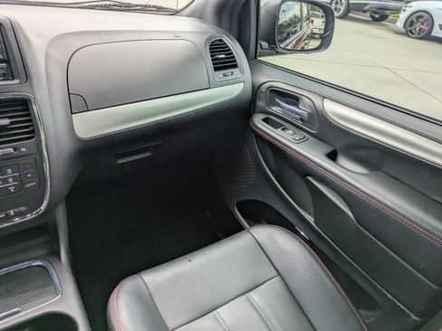 Used 2019 Dodge Grand Caravan GT FWD image 15