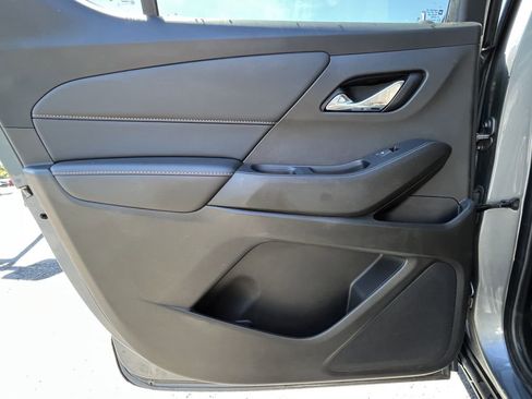 Certified 2021 Chevrolet Traverse LT FWD image 16