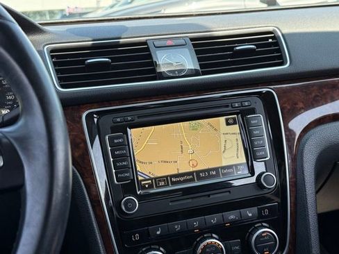 Used 2013 Volkswagen Passat TDI SEL Premium FWD image 3