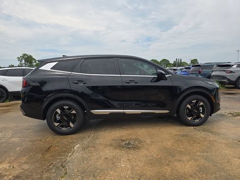 New 2026 Kia Sportage LX FWD image 9