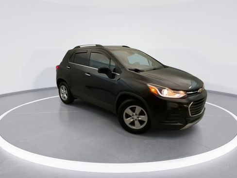 Used 2019 Chevrolet Trax LT w/ LT Convenience Package FWD image 8