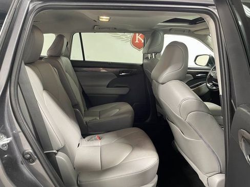 Used 2023 Toyota Highlander Limited AWD/4WD image 21