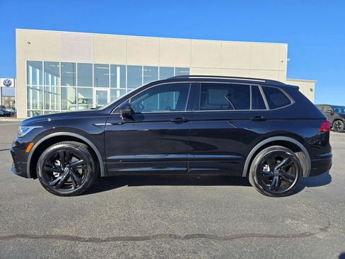 Certified 2024 Volkswagen Tiguan SE R-Line image 3