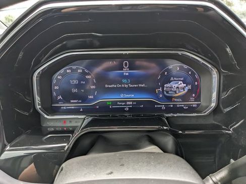Used 2025 Chevrolet Silverado 2500 LT w/ Convenience Package AWD/4WD image 32
