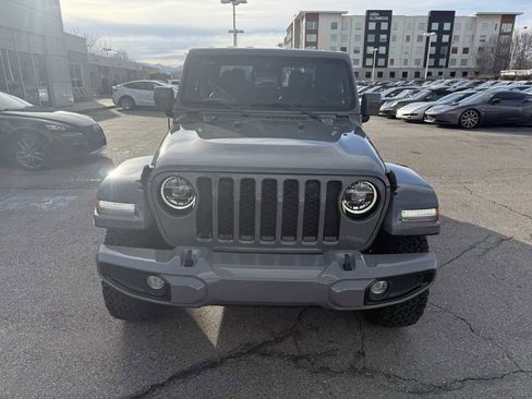 Used 2022 Jeep Gladiator Overland image 3