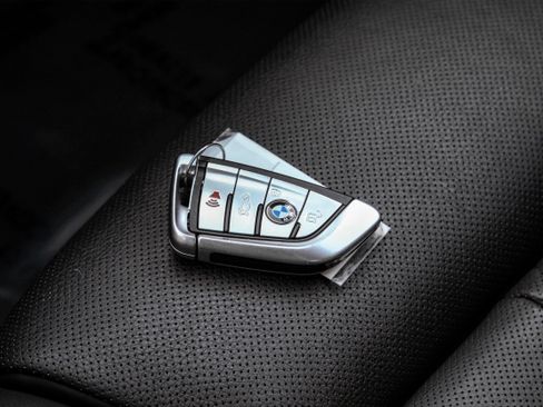 Used 2021 BMW 750i xDrive image 69