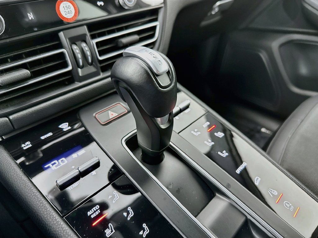 Used 2023 Porsche Macan AWD/4WD image 17