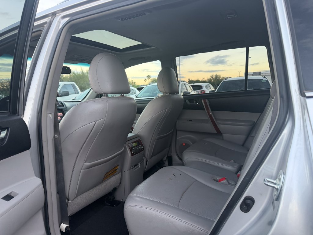 Used 2012 Toyota Highlander Limited w/ Tow Pkg AWD/4WD image 6