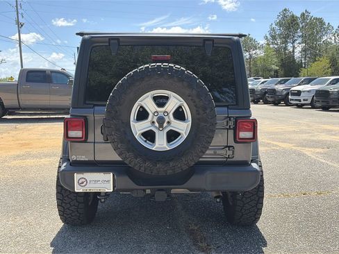 Used 2022 Jeep Wrangler Unlimited Sport image 6