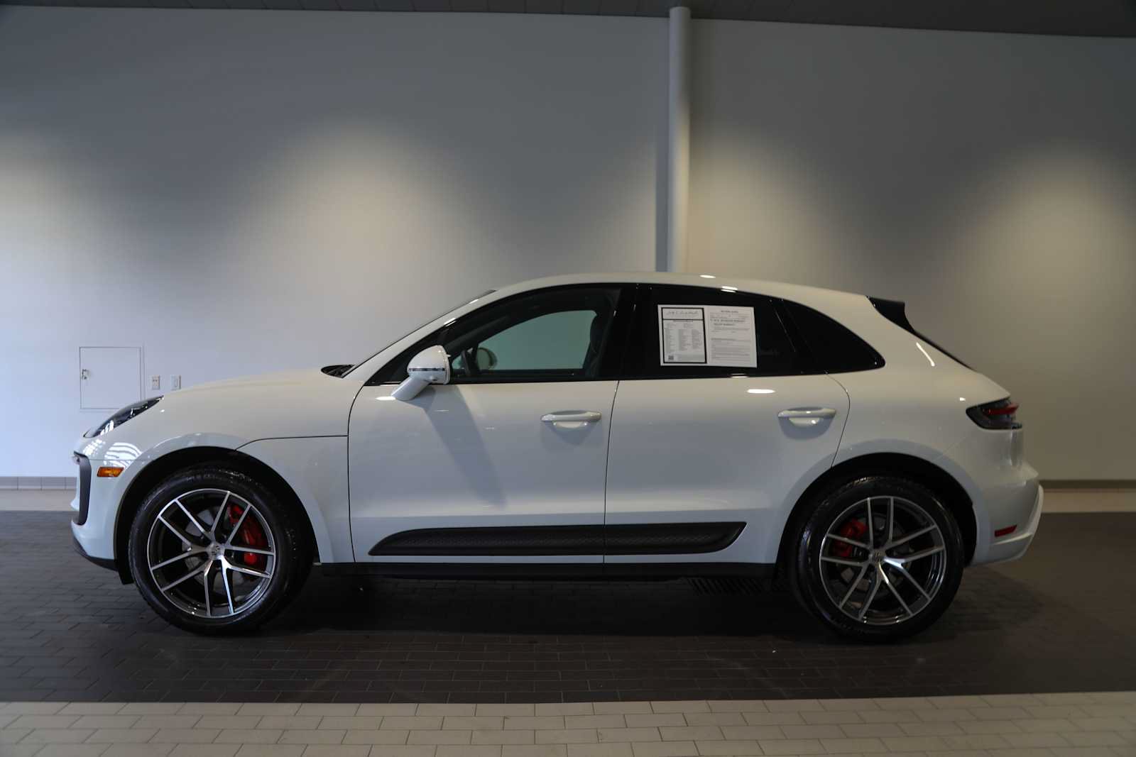 Used 2025 Porsche Macan S AWD/4WD image 2
