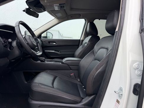 Used 2024 Nissan Pathfinder SL w/ SL Premium Package FWD image 12