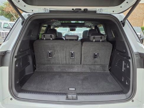 Used 2025 Buick Enclave Avenir w/ Super Cruise Package FWD image 23