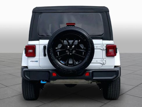 Used 2023 Jeep Wrangler Unlimited Sahara w/ Cold Weather Group AWD/4WD image 5