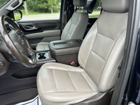 Used 2021 Chevrolet Tahoe Z71 w/ Luxury Package AWD/4WD image 14