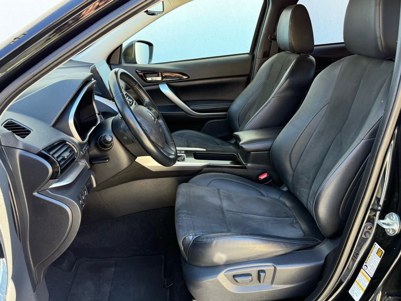 Used 2022 Mitsubishi Eclipse Cross SE FWD image 3
