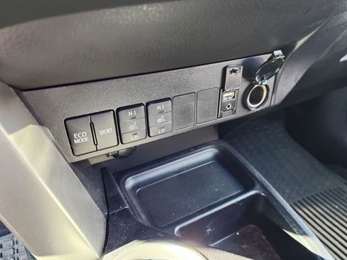 Used 2014 Toyota RAV4 Limited image 9
