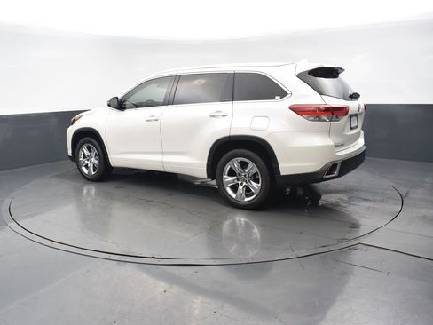 Used 2018 Toyota Highlander Limited image 3
