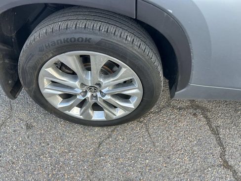 Used 2020 Toyota Highlander Limited image 13