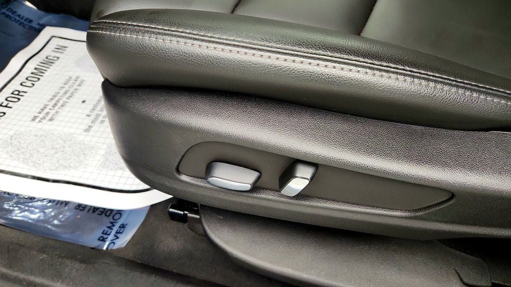 Used 2024 Cadillac XT6 Luxury FWD image 12