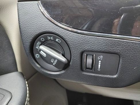 Used 2019 Dodge Grand Caravan SXT image 33