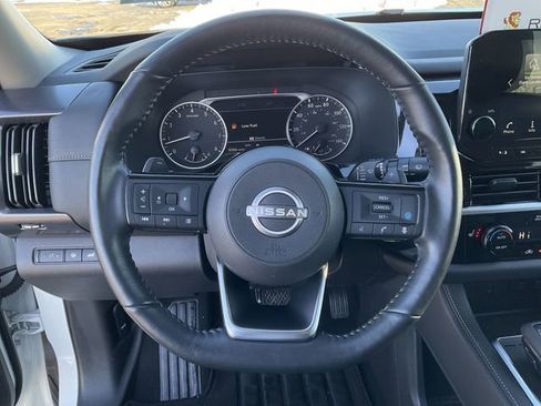 Used 2024 Nissan Pathfinder SL image 19