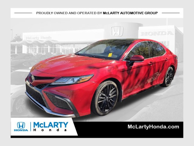 Used 2022 Toyota Camry XSE FWD image 1