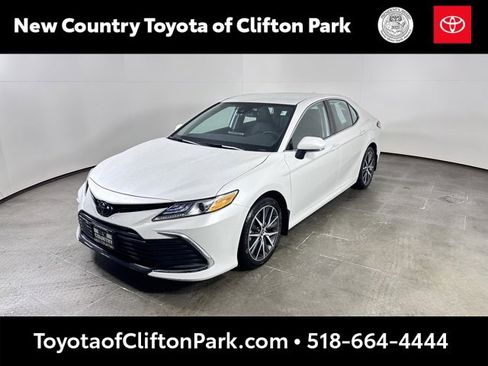 Used 2023 Toyota Camry XLE image 7