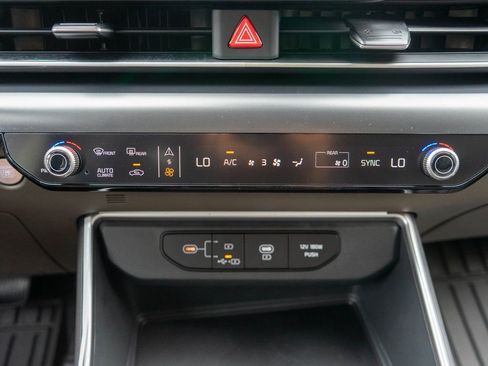 New 2026 Kia Carnival LX FWD image 25