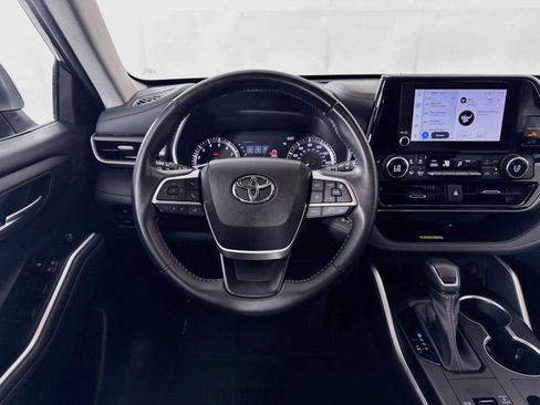 Used 2023 Toyota Highlander XLE FWD image 42