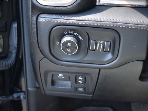 Used 2021 RAM 1500 Limited AWD/4WD image 16