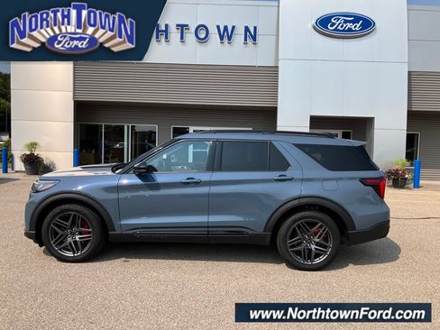 Used 2025 Ford Explorer ST AWD/4WD image 1