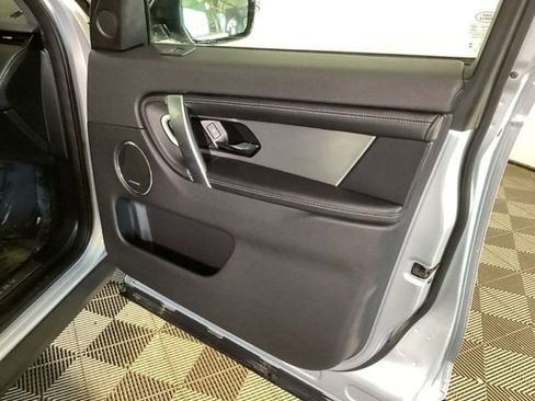 Used 2024 Land Rover Discovery Sport Dynamic SE AWD/4WD image 4
