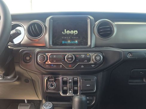 Used 2023 Jeep Wrangler Unlimited w/ Sun & Screen Package image 6