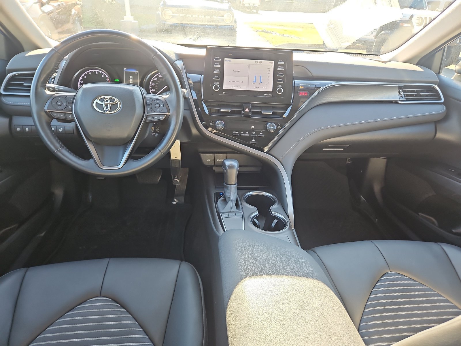 Used 2024 Toyota Camry SE w/ Cold Weather Package FWD image 8