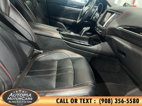 Used 2019 Maserati Levante GranSport image 12